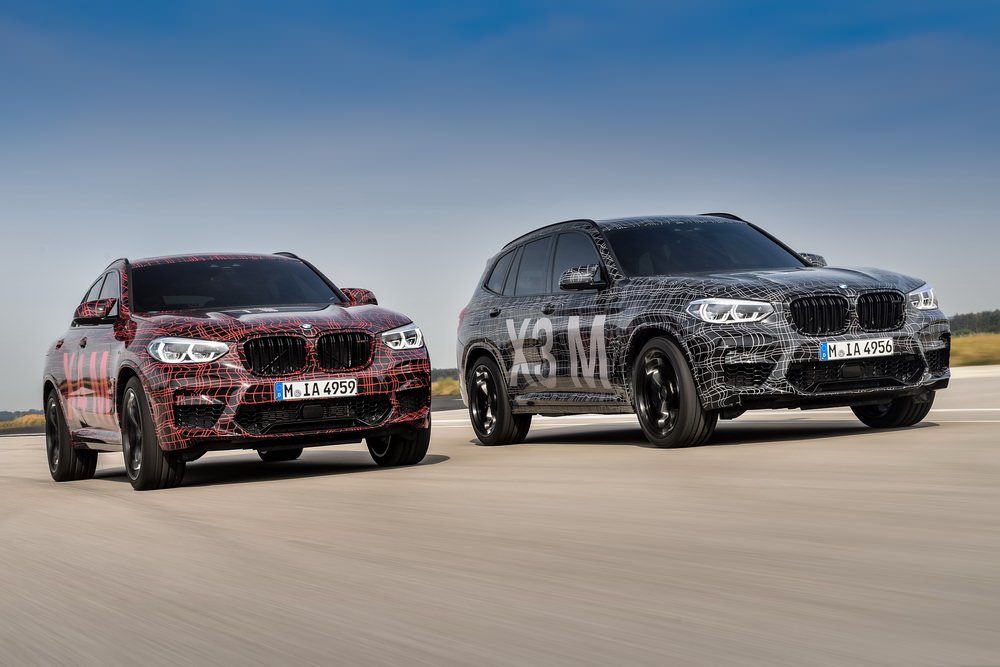 A BMW X3 M és a BMW X4 M a Nürburgringen melegít